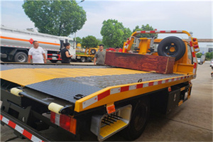 国贸中心附近拖车电话号码服务